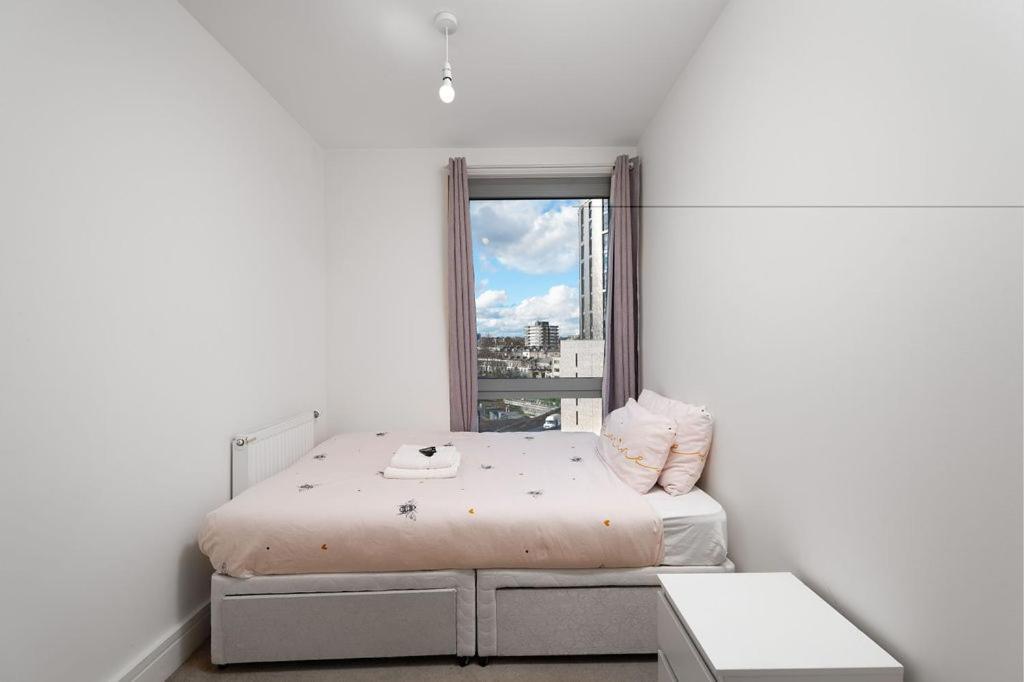 Modern Serviced 3-bedroom Flat In East Lejlighed London