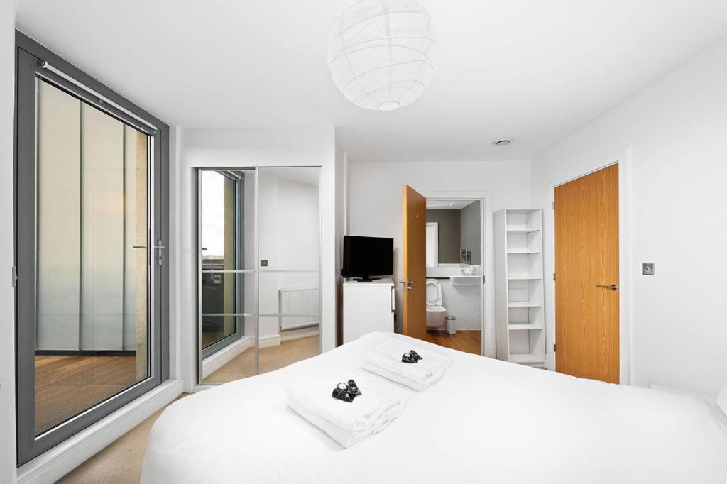 Lejlighed Modern Serviced 3-bedroom Flat In East *