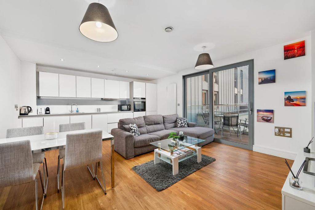Modern Serviced 3-bedroom Flat In East Lejlighed *