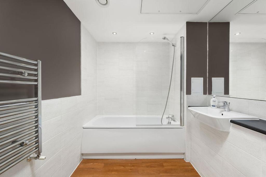 Lejlighed Modern Serviced 3-bedroom Flat In East London