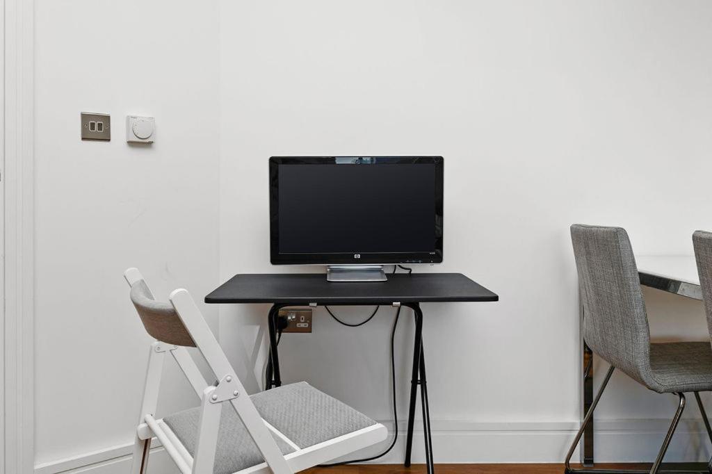 Modern Serviced 3-bedroom Flat In East Lejlighed London