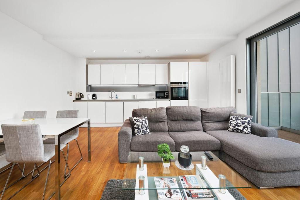 Modern Serviced 3-bedroom Flat In East Lejlighed London