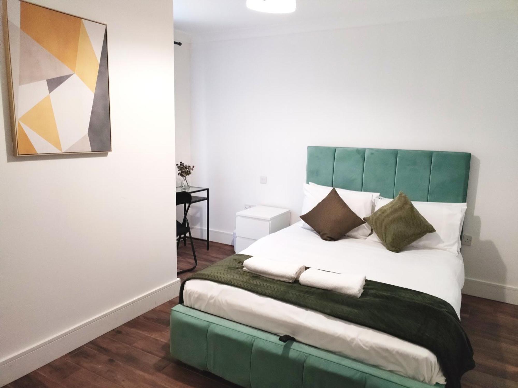 Lejlighed Luxury Near Centre, Near Train Station, E1 *