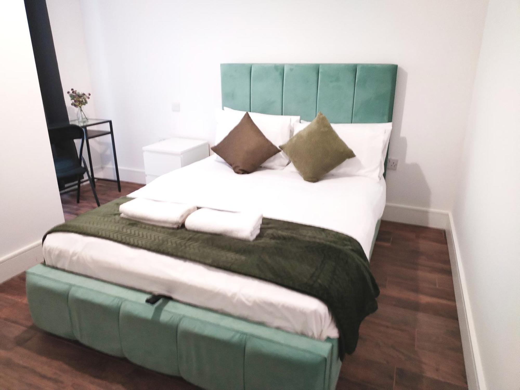 Lejlighed Luxury Near Centre, Near Train Station, E1 *