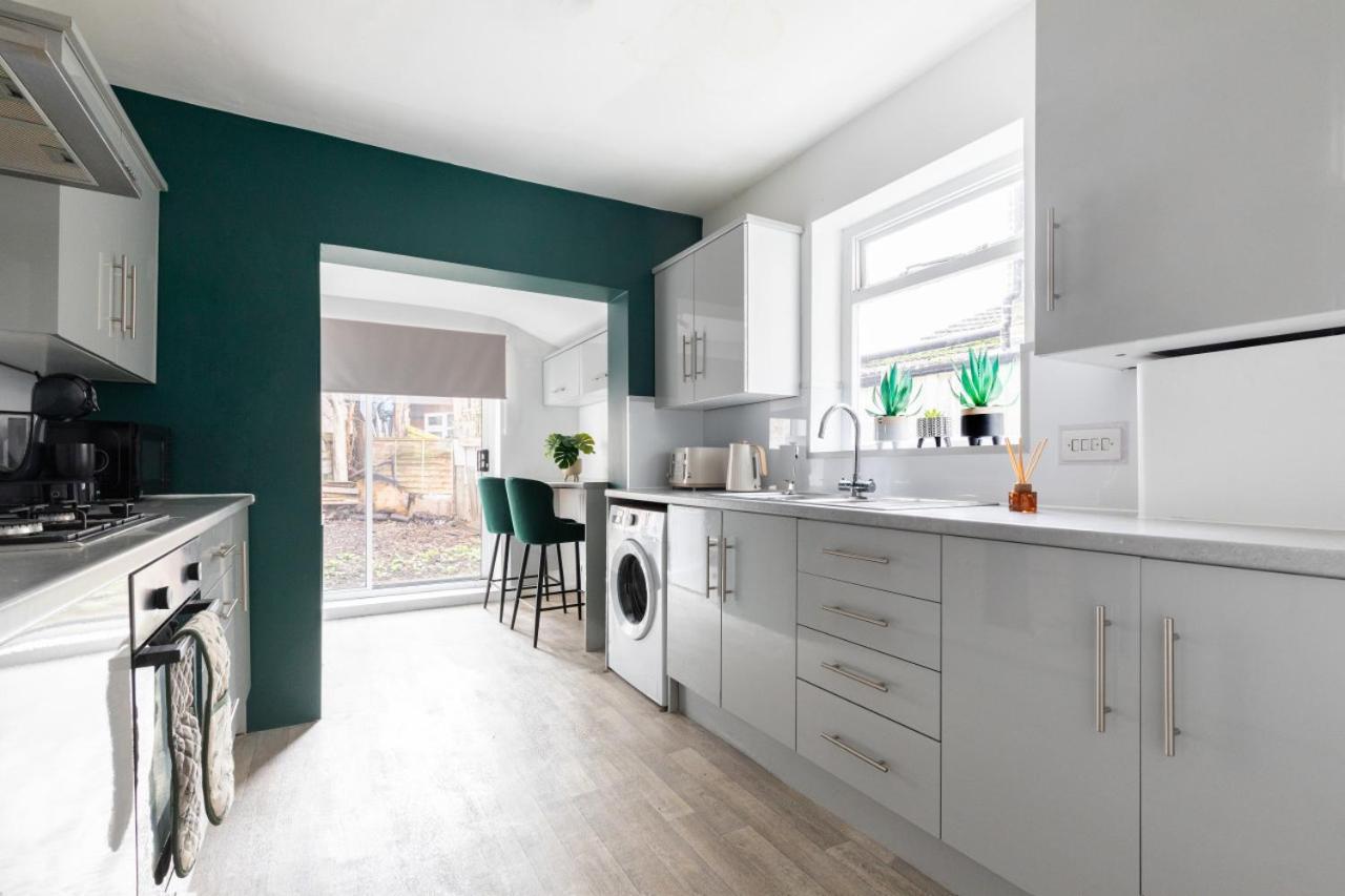 Perry Place - Forest Hill- 3 Bed House *