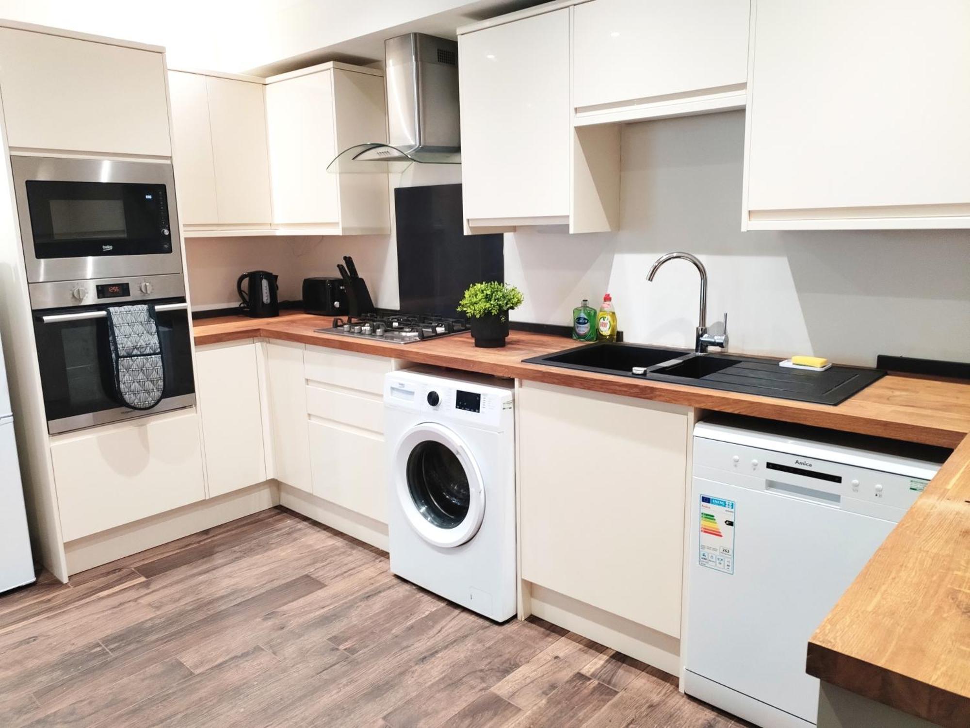 Lejlighed Luxury Near Centre, Near Train Station, E1 London