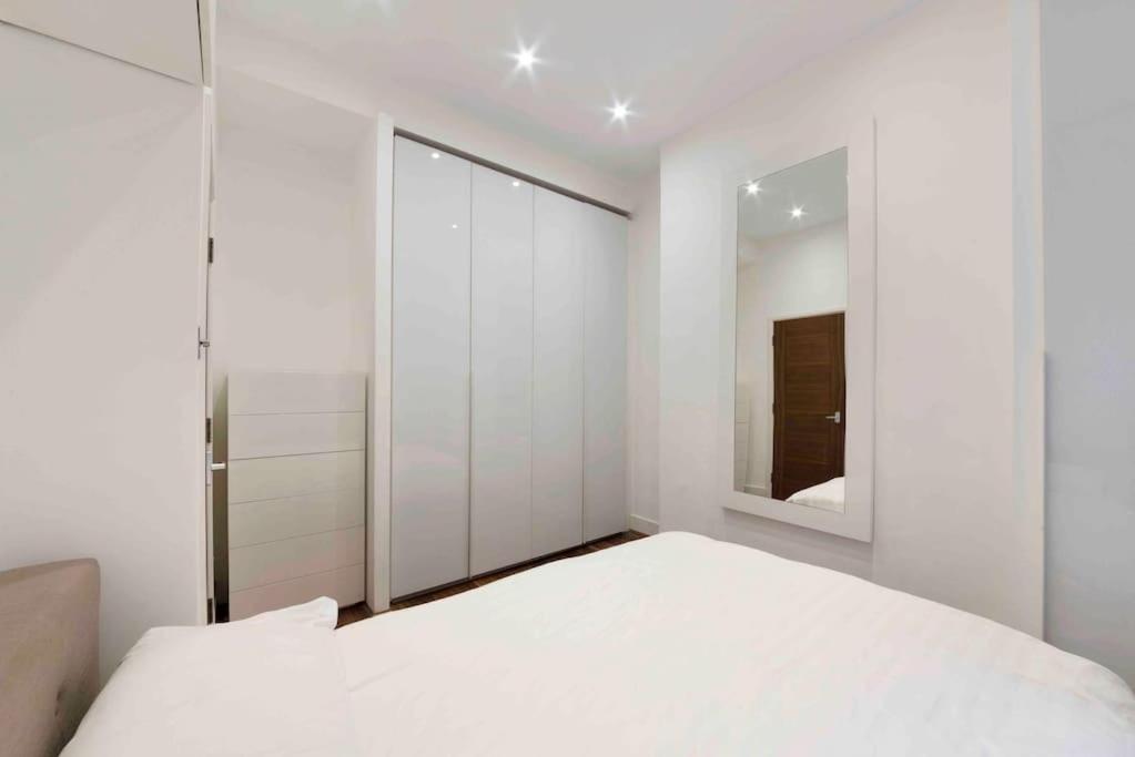 Huge 1 Bed -sleeps 4 De Lux Soho Fitzrovia Apartment