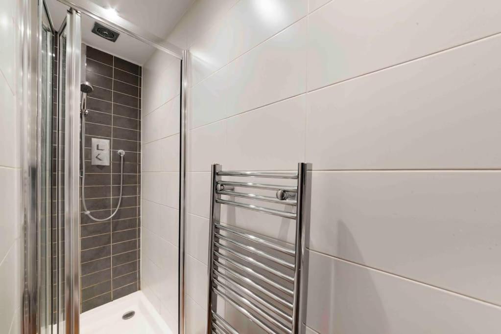 Apartment Huge 1 Bed -sleeps 4 De Lux Soho Fitzrovia London