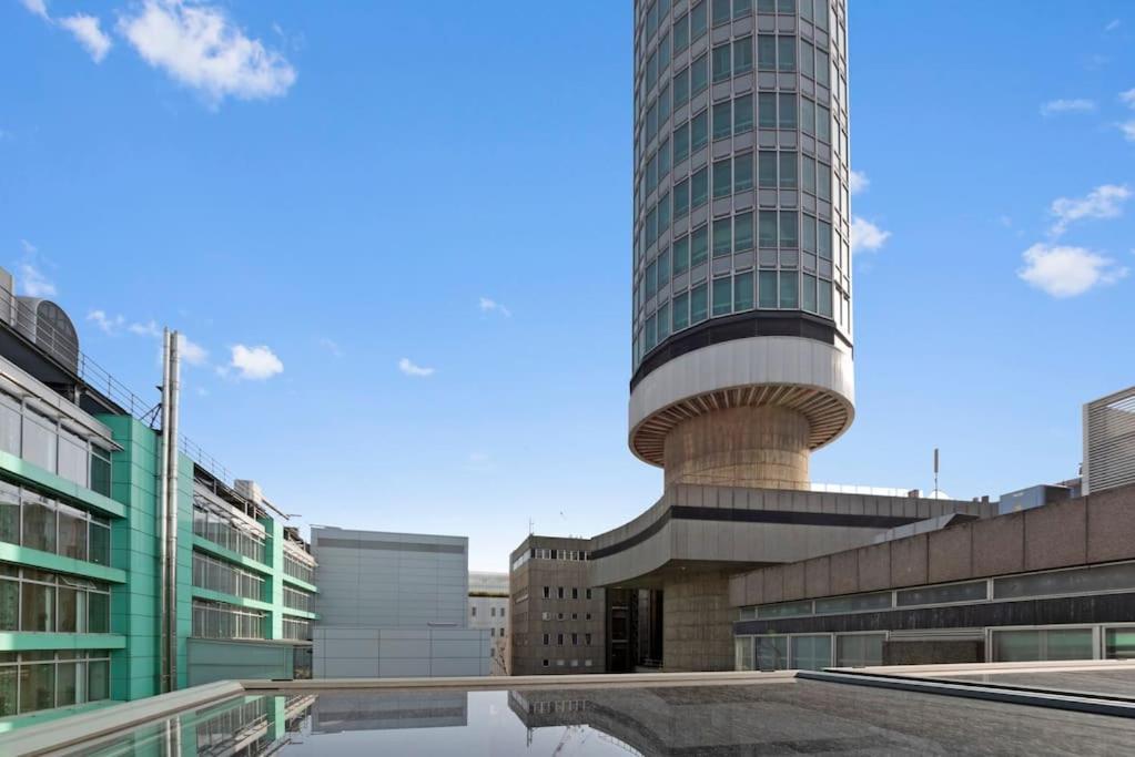 Huge 1 Bed -sleeps 4 De Lux Soho Fitzrovia Apartment