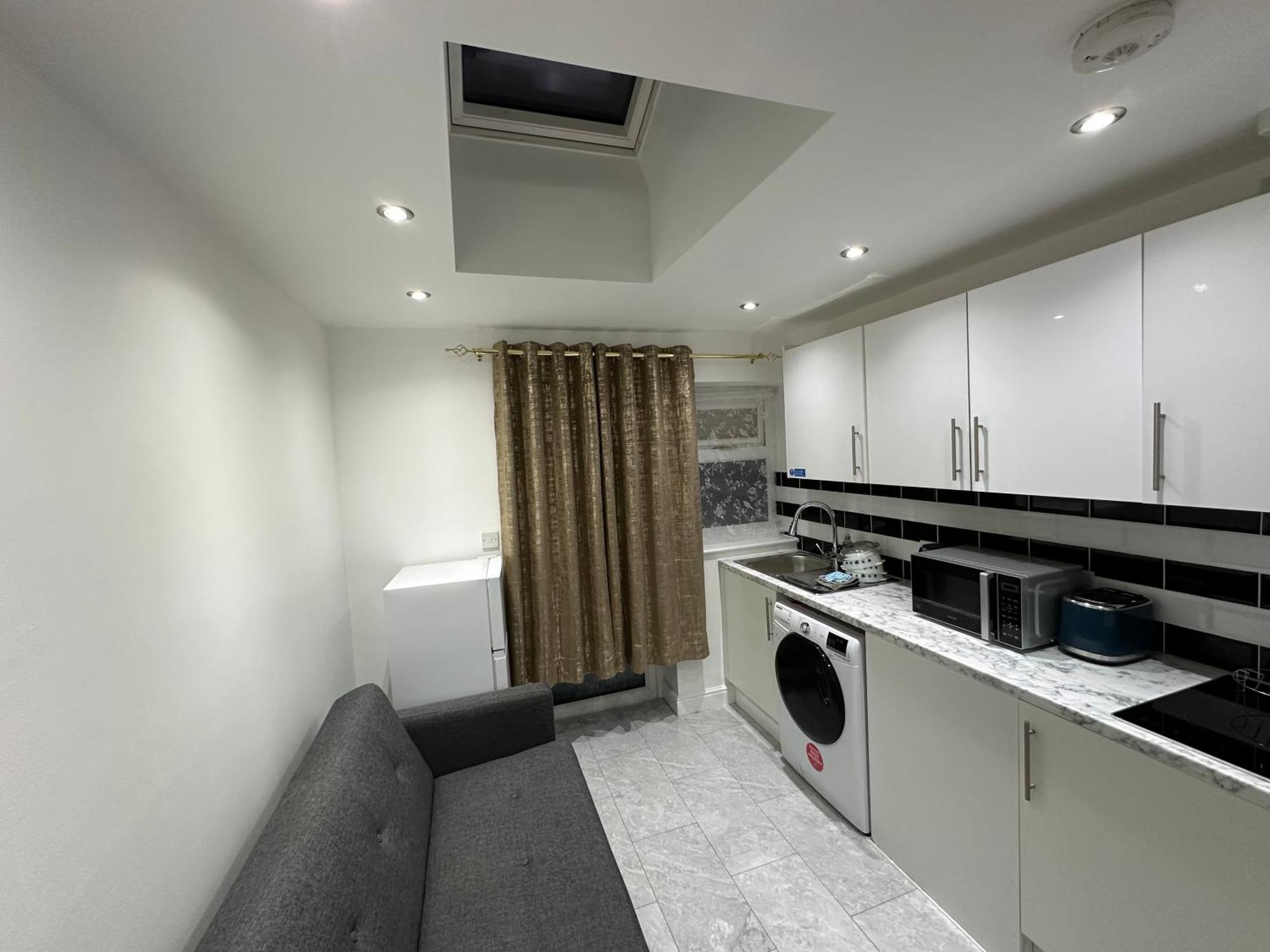 Smart Cosy/small Double In Oakridge Road Bromley London
