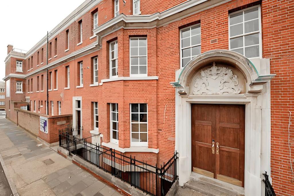 Luxury, Spacious 2 Bed Flat In Londres