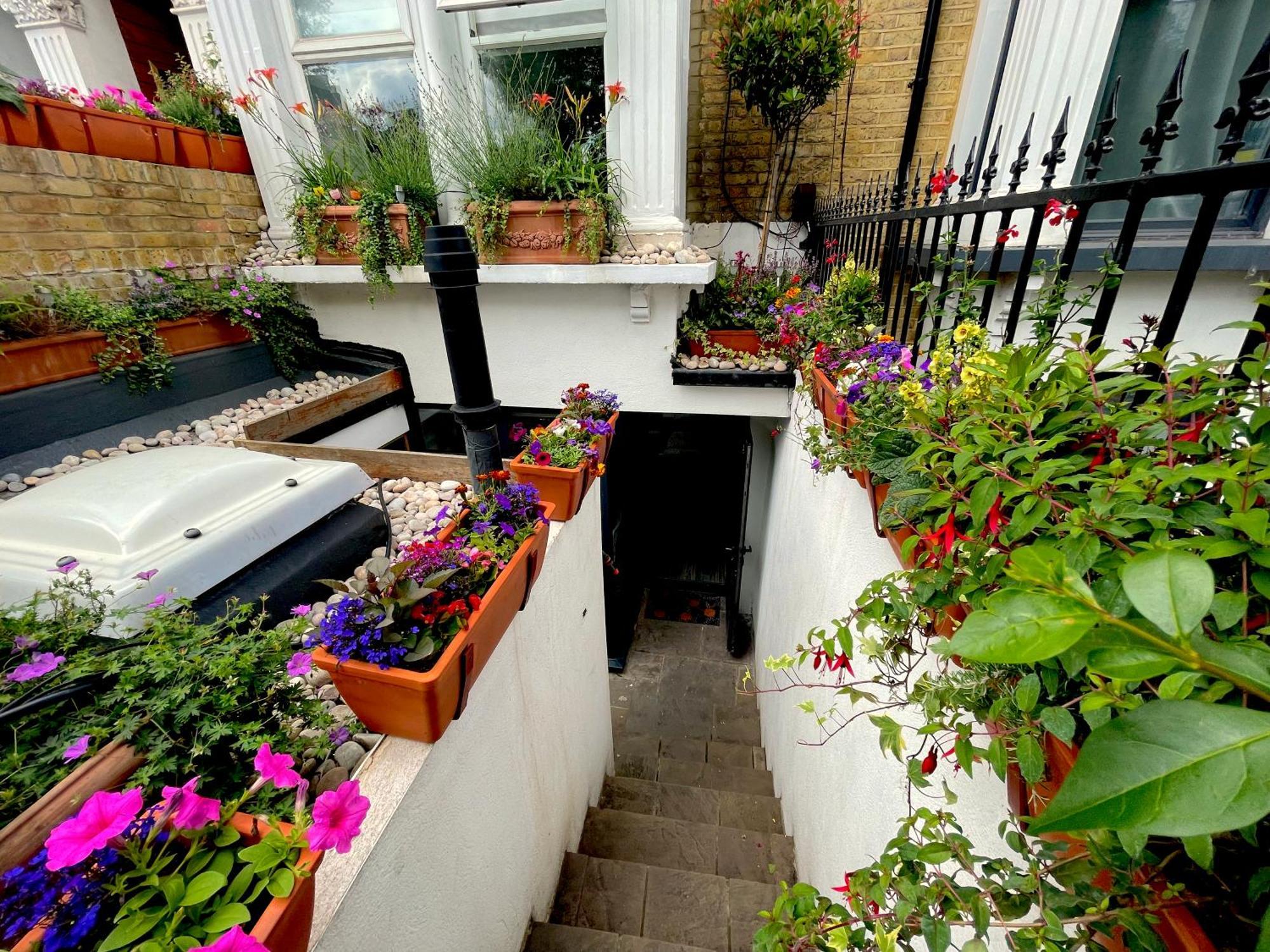 Appartamento 1 Bedroom Flat With Whirlpool Bath Londra