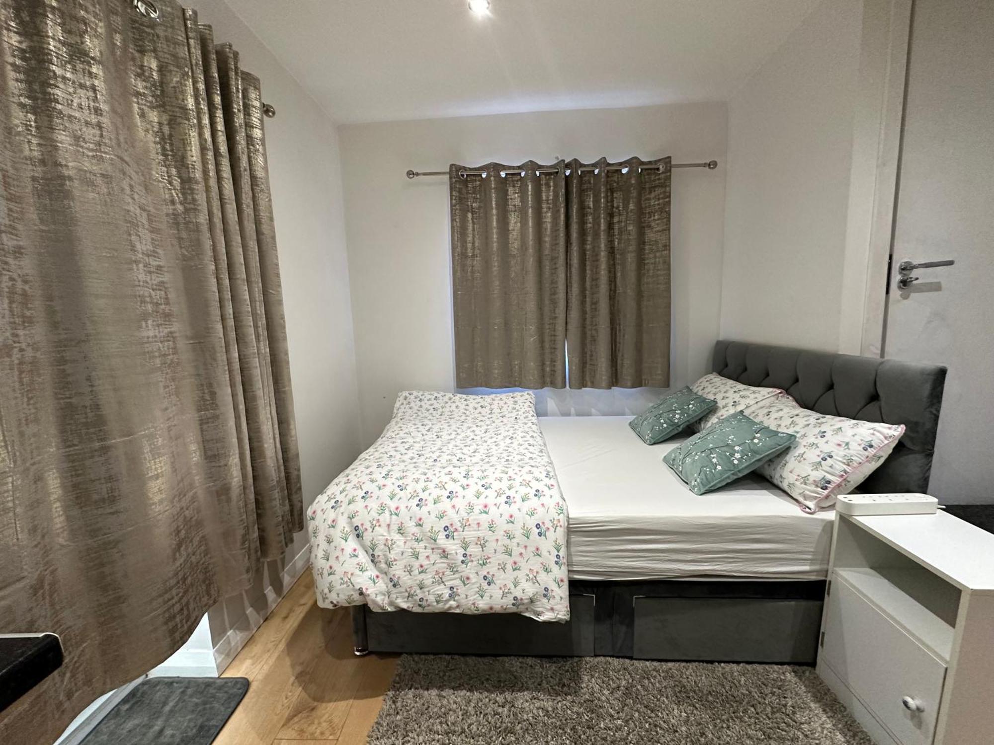 Beautiful Double With Free Wi-fi And Free Parking