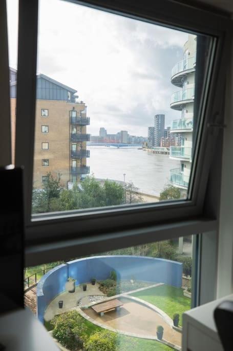 Lovely 2 Bedroom Overlooking River Thames * London