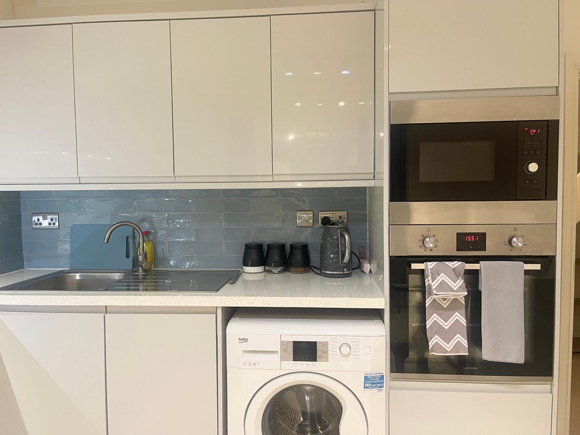 Appartement Large Studio With Extra Sofa Bed And Private Bath Plus Kitchen Canary Wharf 1 Londres