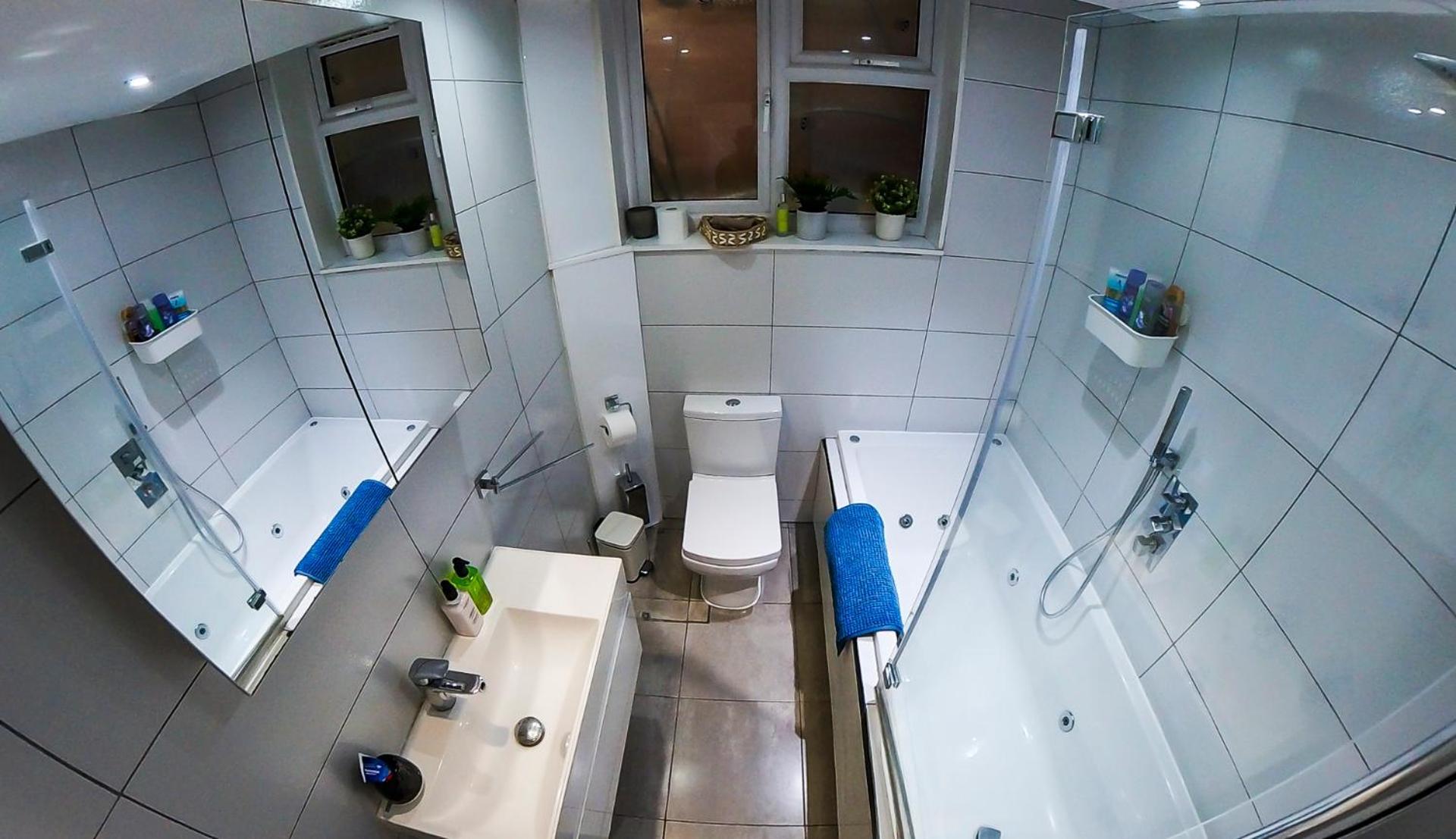Appartamento 1 Bedroom Flat With Whirlpool Bath Londra