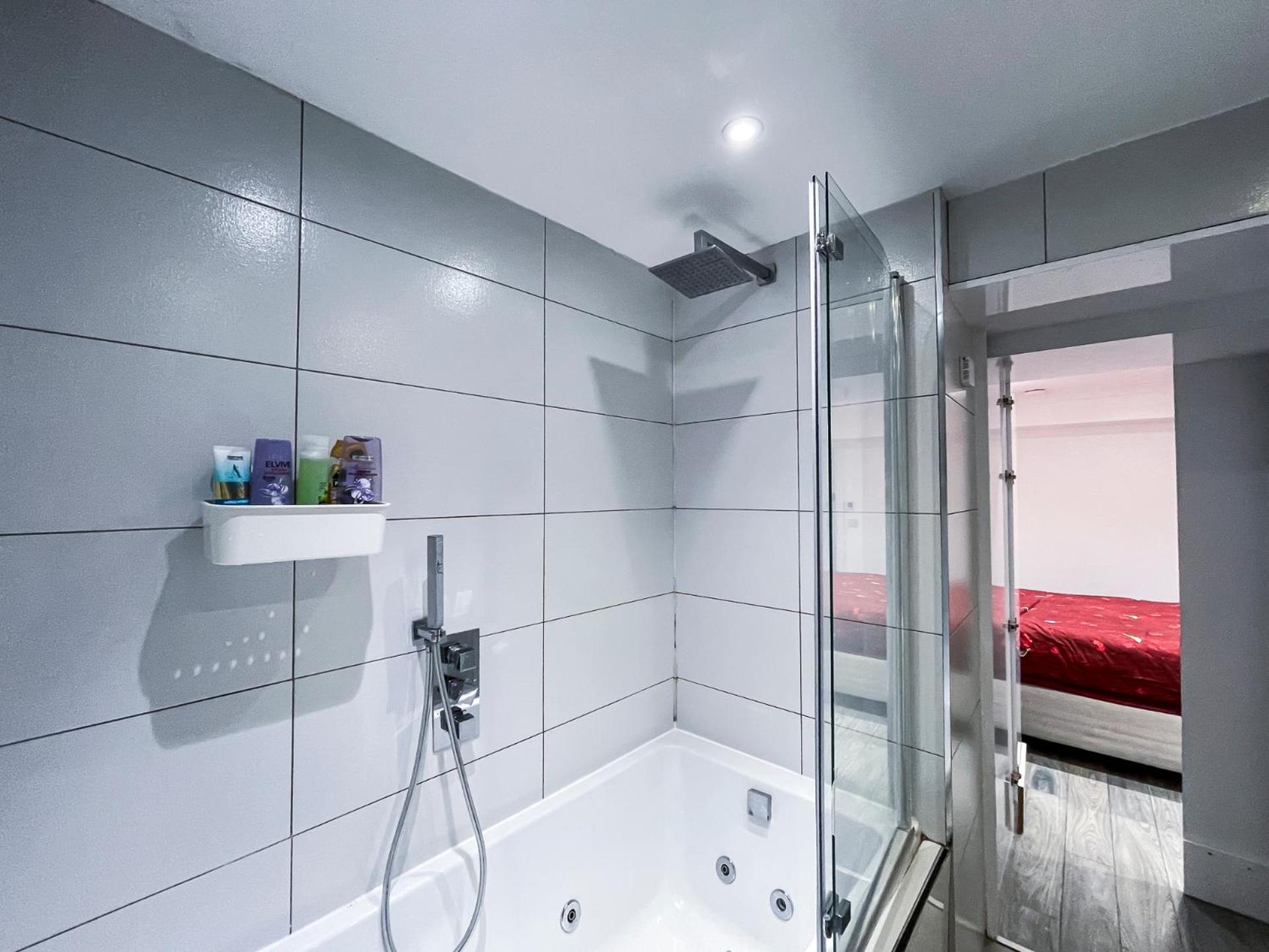 1 Bedroom Flat With Whirlpool Bath Appartamento