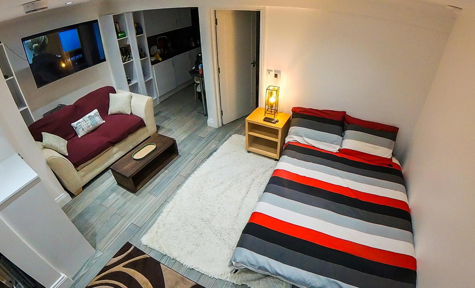 1 Bedroom Flat With Whirlpool Bath * Londra