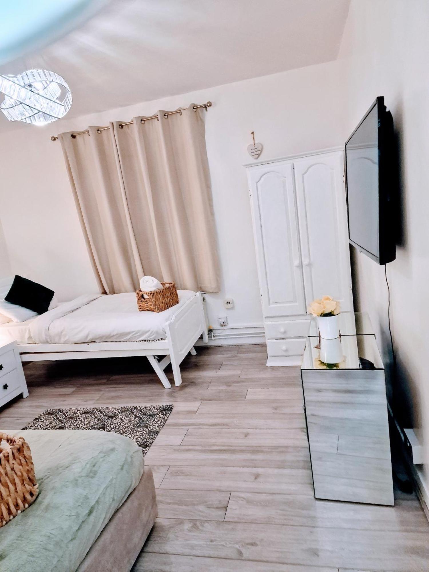 1 Bedroom Flat Leilighet