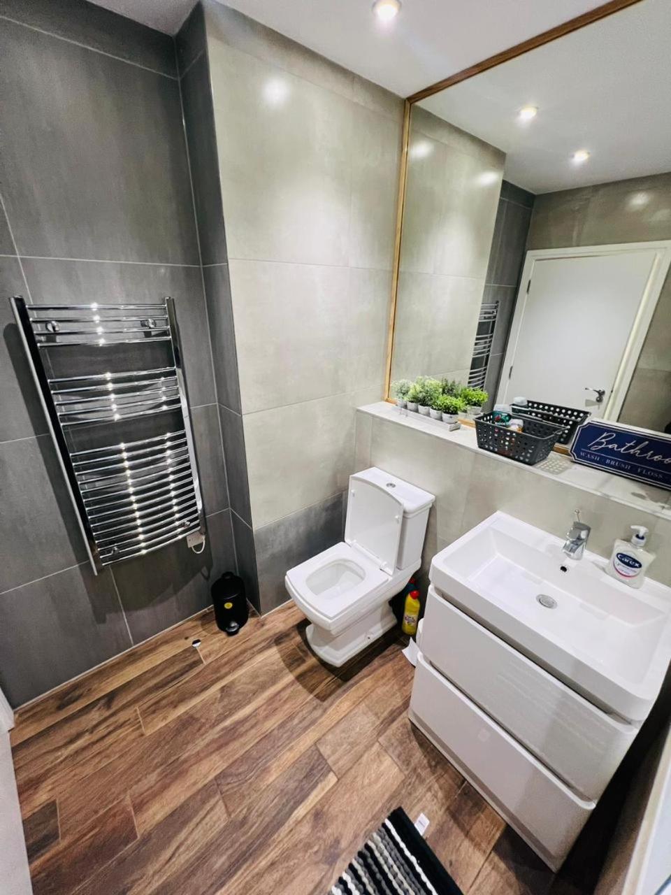 Luxury Near Centre, Near Train Station, E1 Lejlighed *