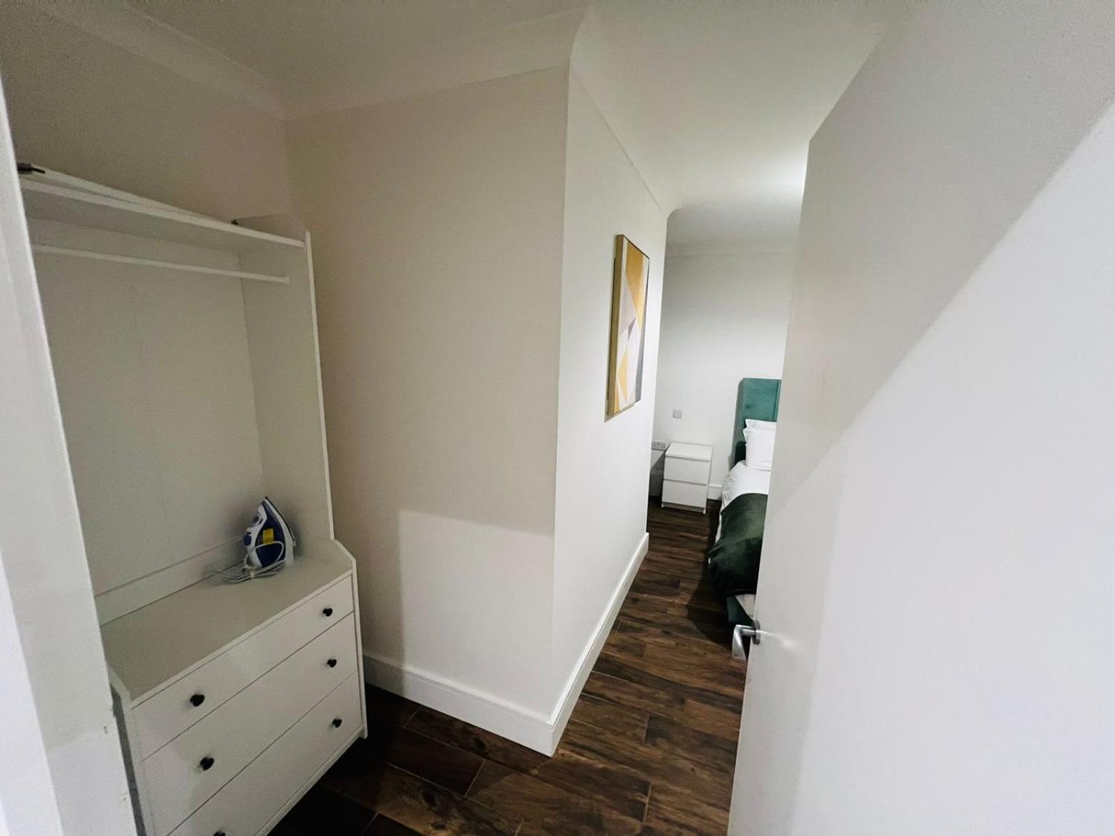 Lejlighed Luxury Near Centre, Near Train Station, E1 *