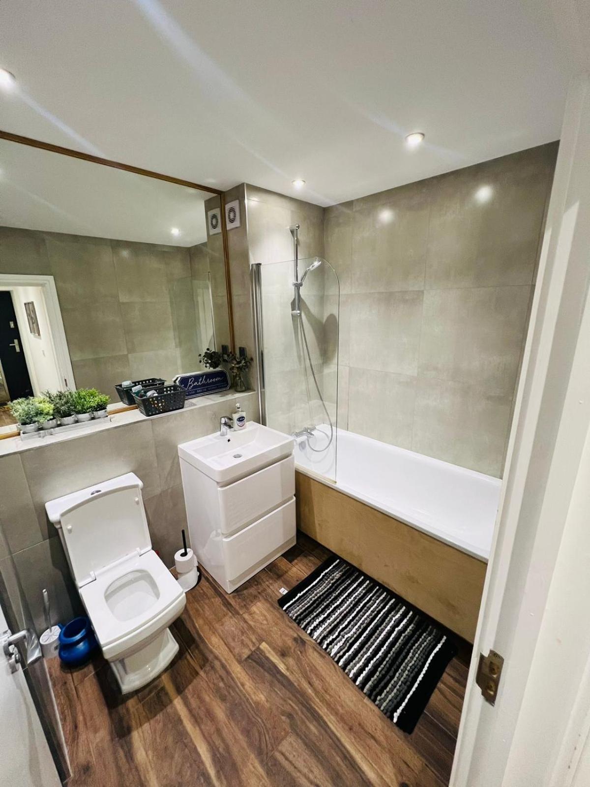 Luxury Near Centre, Near Train Station, E1 Lejlighed