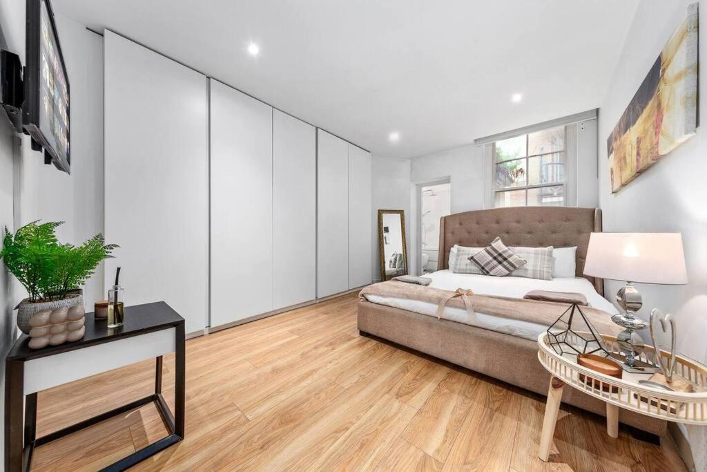 3 Bedroom In Haymarket Sleep 10 Hy2 Lägenhet *