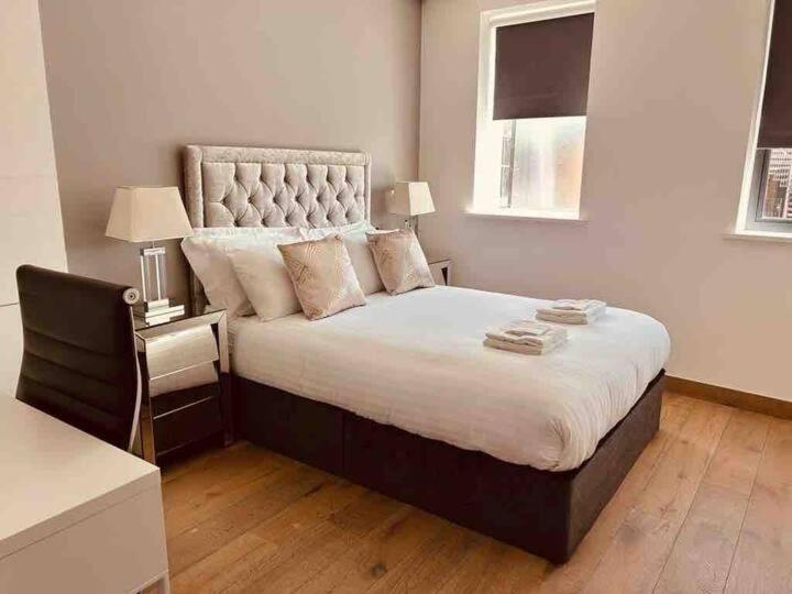 Apartment 3 Bed 2 Bath Penthouse Hoxton Square With Terrace