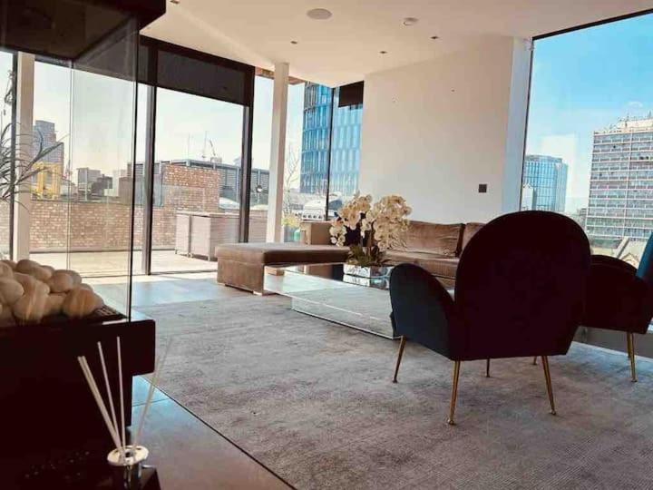 Apartment 3 Bed 2 Bath Penthouse Hoxton Square With Terrace