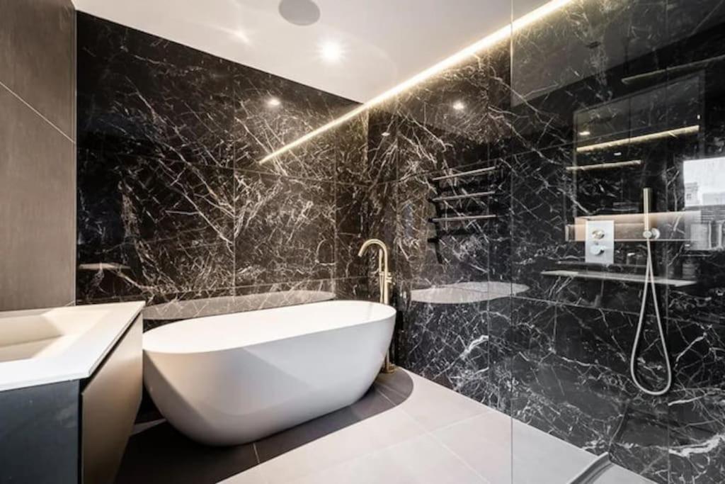 Apartment 3 Bed 2 Bath Penthouse Hoxton Square With Terrace London