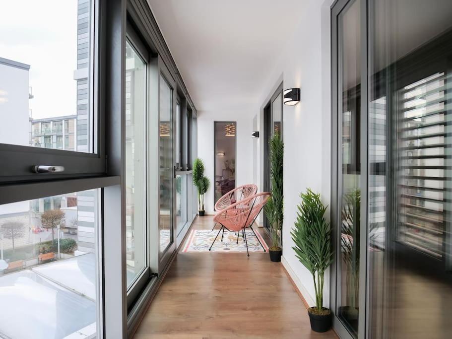 Apartment Stylish Urban Sanctuary With Parking *