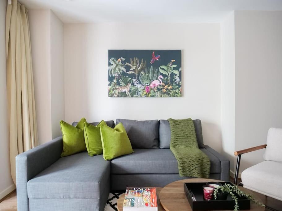 Apartment Stylish Urban Sanctuary With Parking *