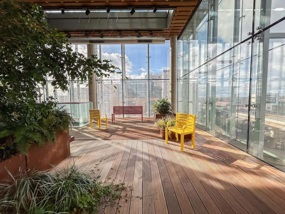 Stylish Urban Sanctuary With Parking Apartment *