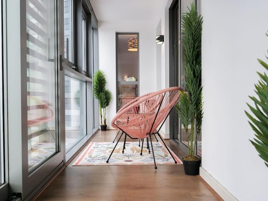 Apartment Stylish Urban Sanctuary With Parking