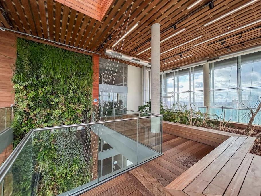 Stylish Urban Sanctuary With Parking Apartment London