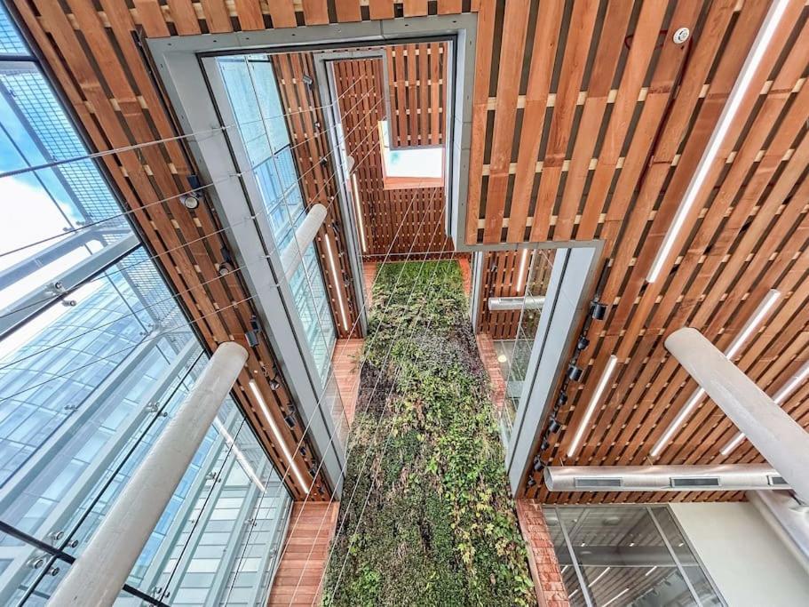Stylish Urban Sanctuary With Parking London