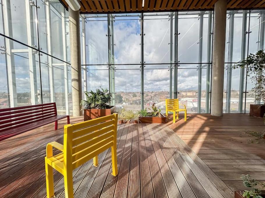 Apartment Stylish Urban Sanctuary With Parking *