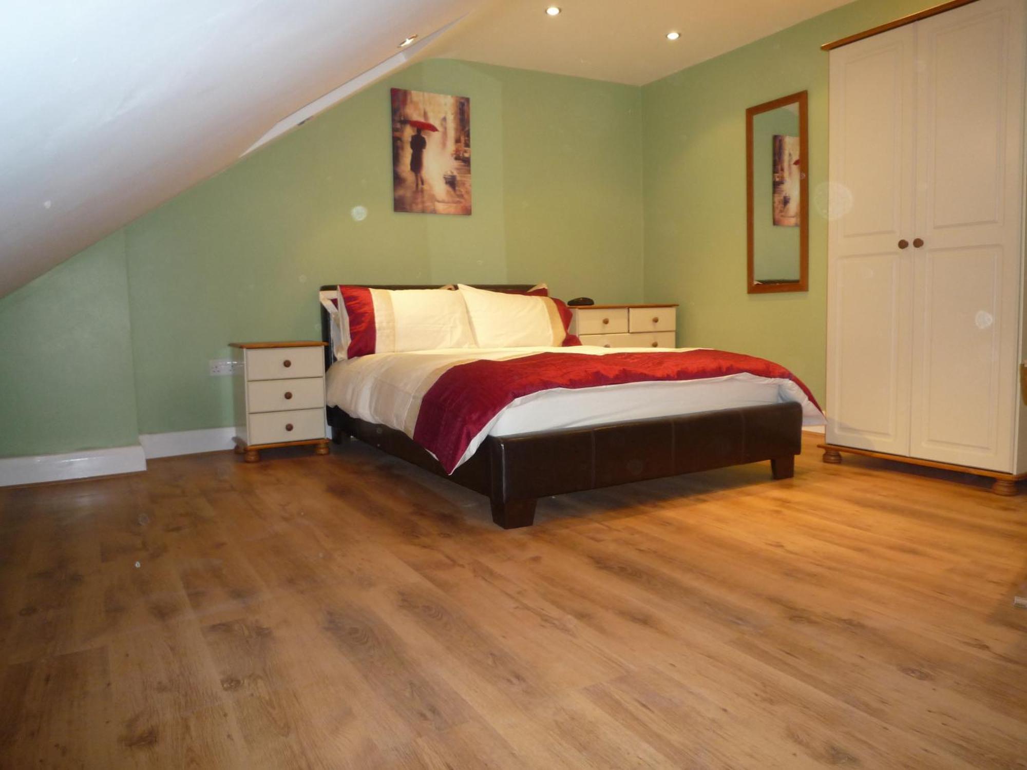 3 Bedroom - Ealing Londra