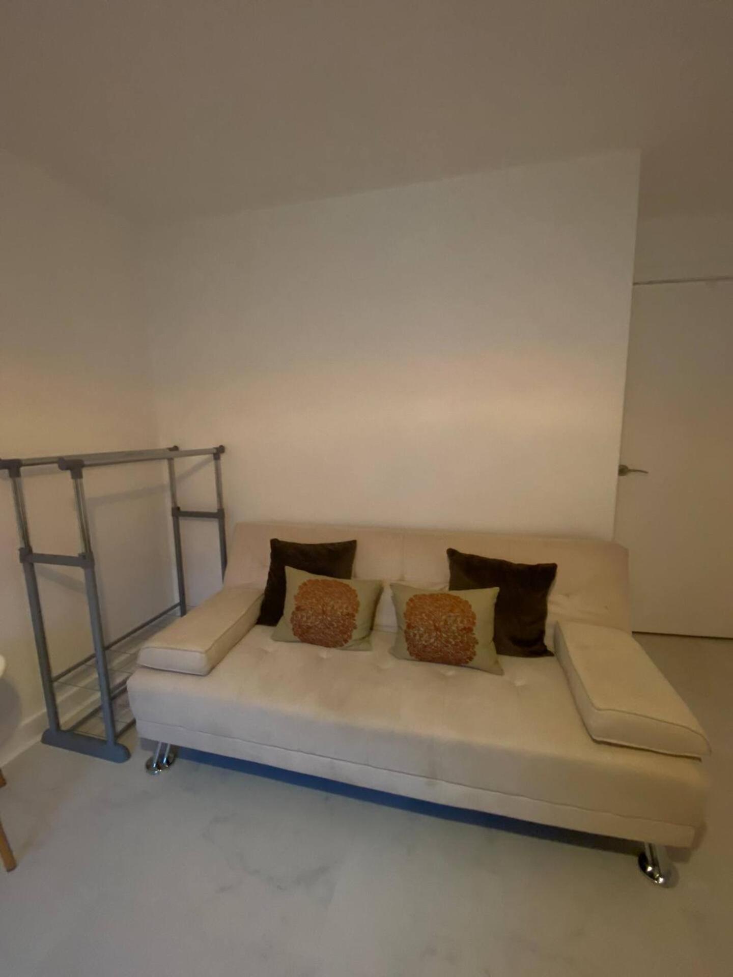 Privatunterkunft Xl Bright Room+parking+fridge+micro - 20min Bridge - 3 Min Walk To Train/bus Station London