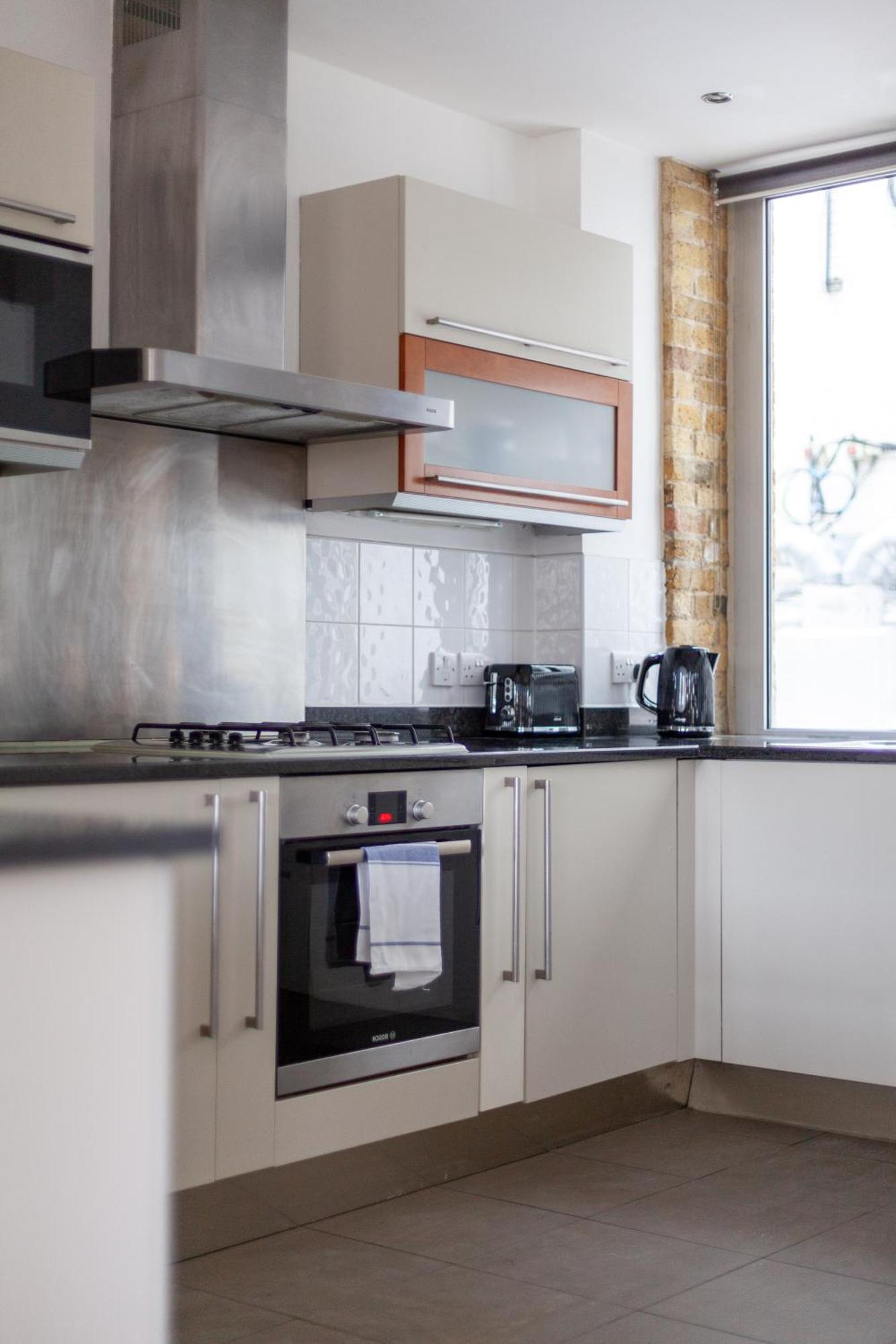 Elegance & Chic Design - 2-bedroom Haven Londra