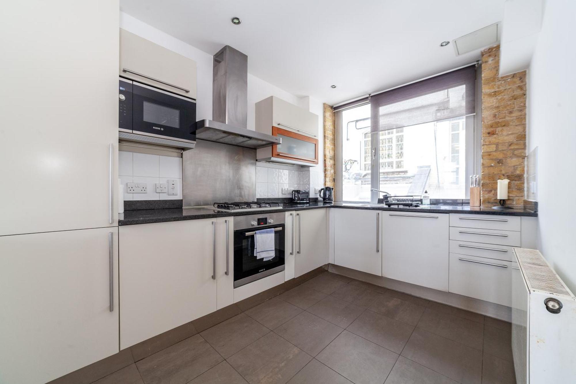 Elegance & Chic Design - 2-bedroom Haven * Londra