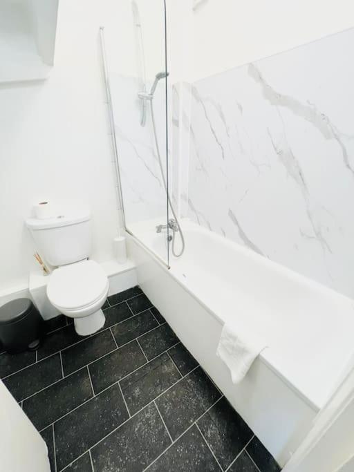 2 Bed Apartment- Finsbury Park Station C Apartment *