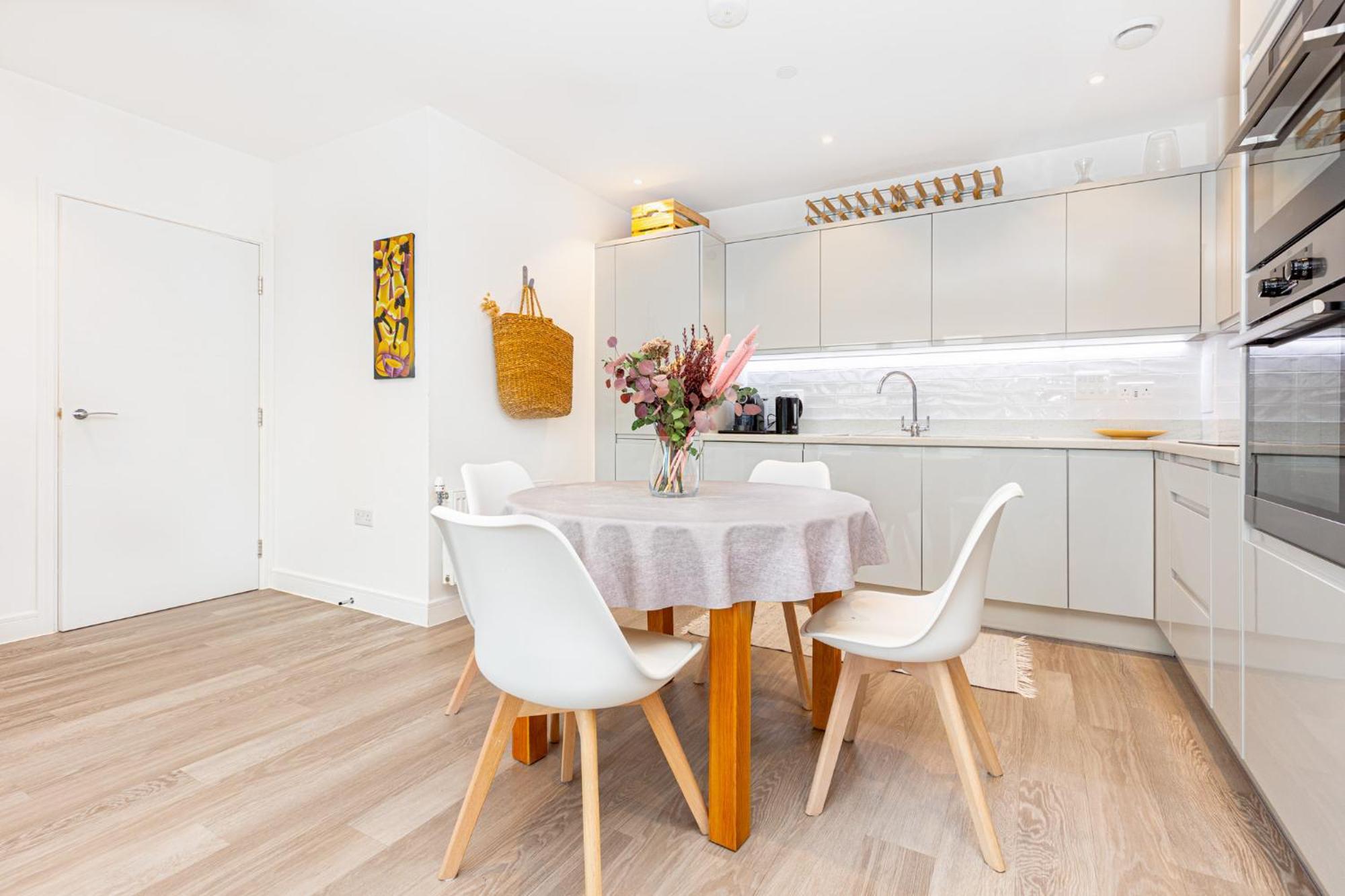 Modern New 2br Wviews & Balcony In Wandsworth Appartamento