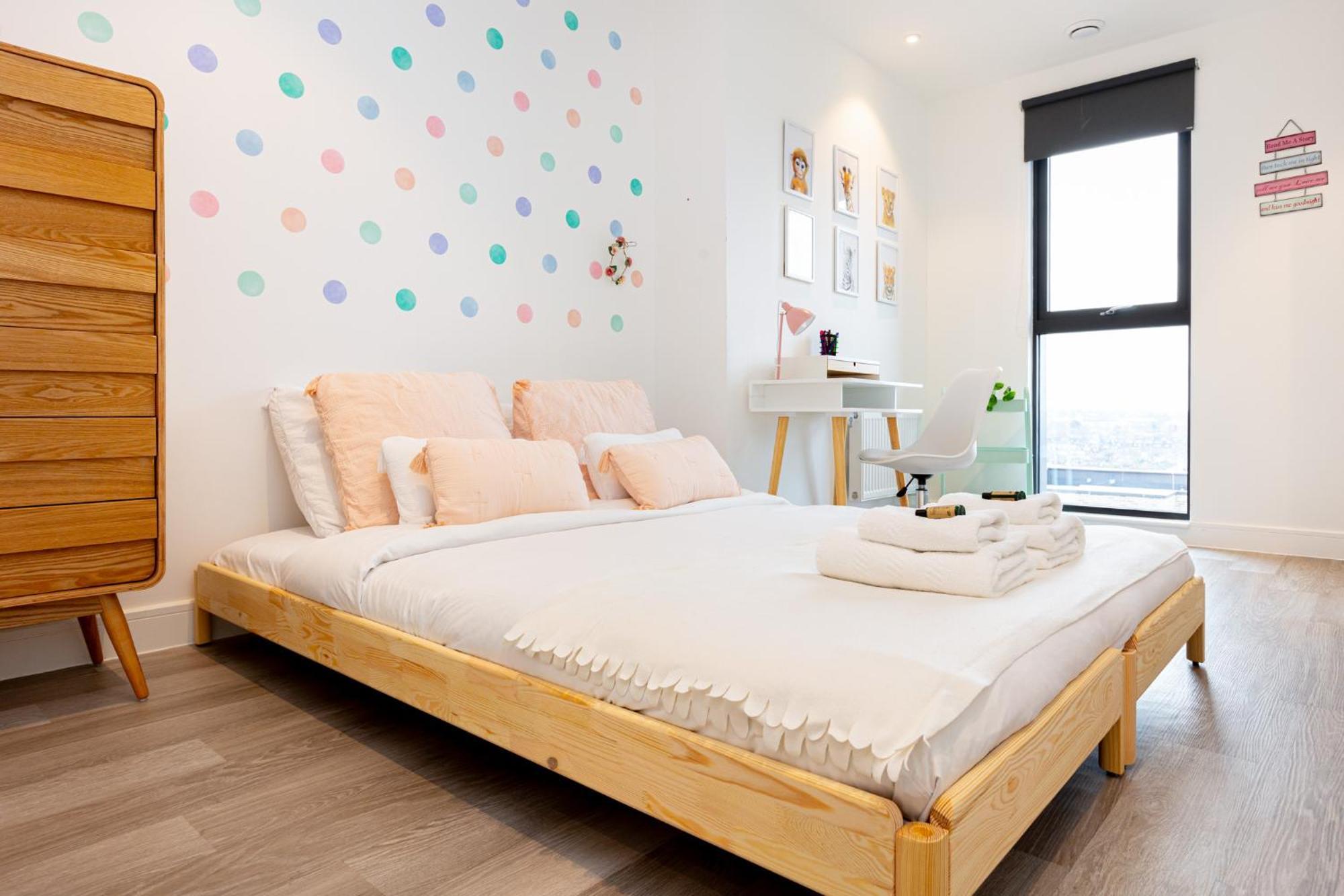 Modern New 2br Wviews & Balcony In Wandsworth Londra
