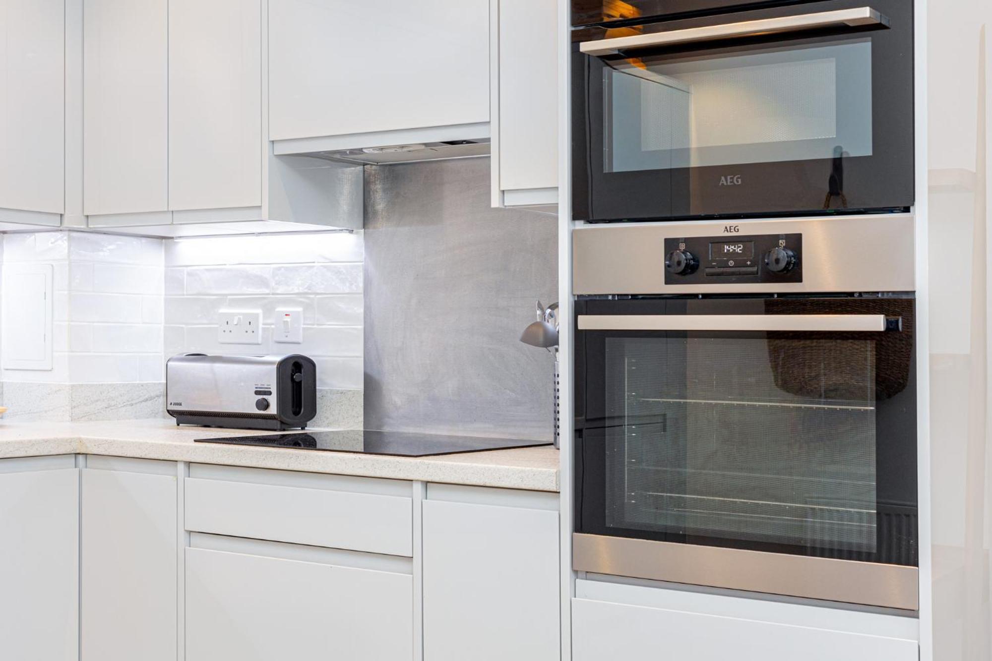 Modern New 2br Wviews & Balcony In Wandsworth Londra