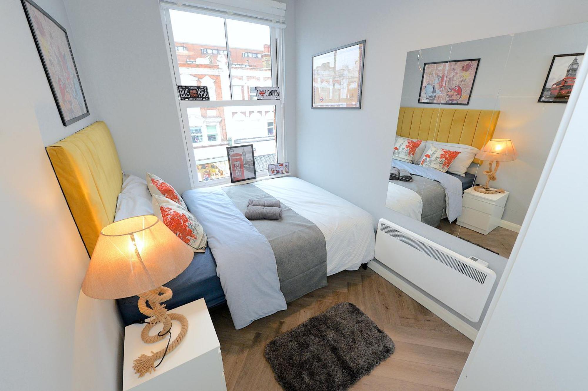 2 Bed Terraced Flat Piccadilly Line Lejlighed *