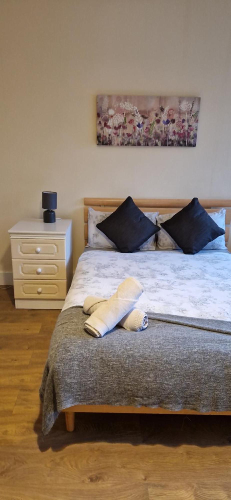 Rum i privatbostad Affordable In Shared Flat, Bridge *