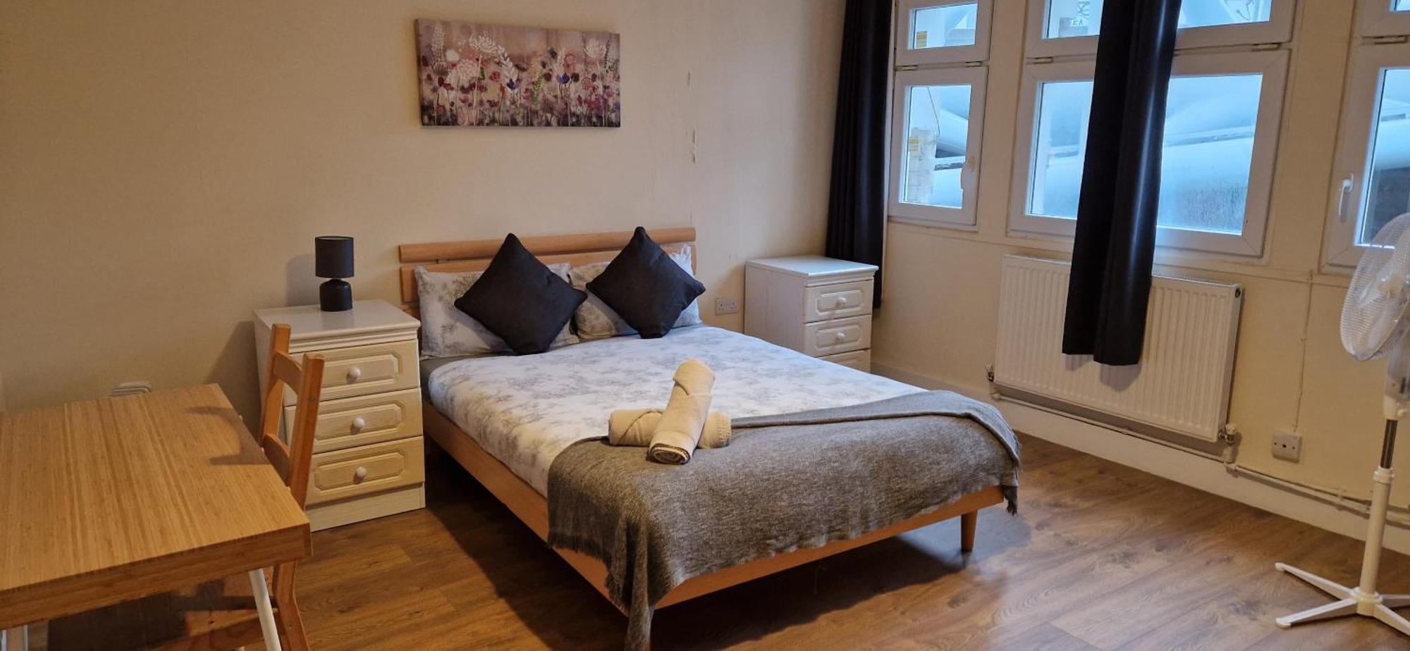 Affordable In Shared Flat, Bridge Londen