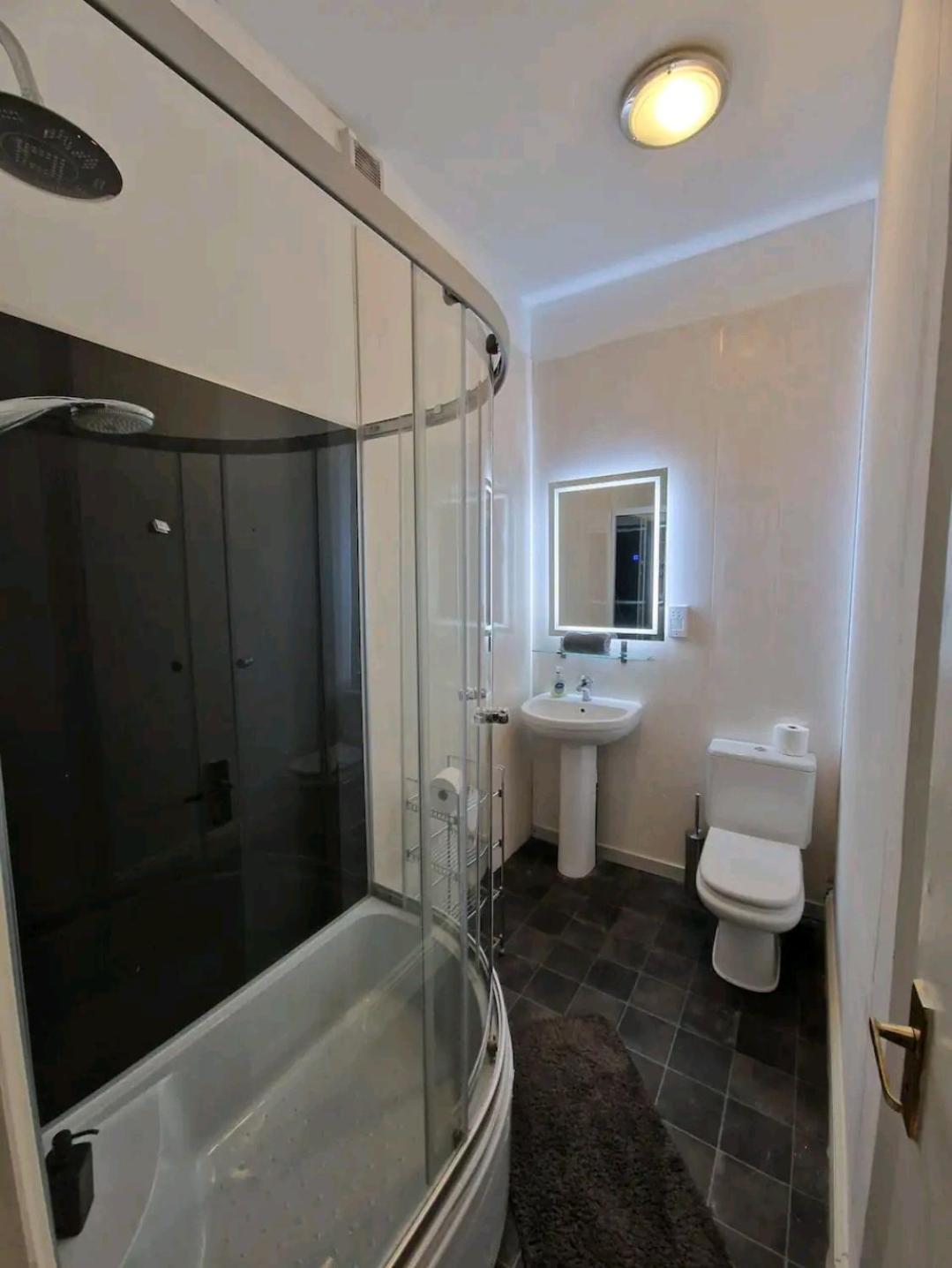Affordable In Shared Flat, Bridge Rum i privatbostad *