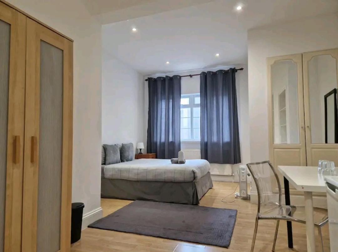 Rum i privatbostad Affordable In Shared Flat, Bridge *